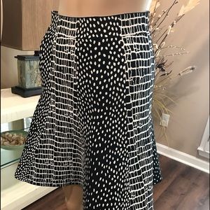 ADORABLE & COMFY SKIRT IN SUPERB CONDITION